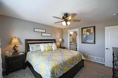 13696 Hawthorn Loop NW, Williston, ND 58801 photo 24