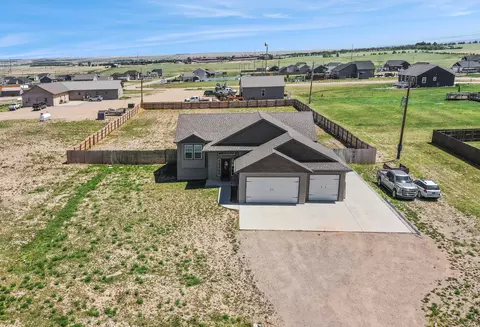 13696 Hawthorn Loop NW, Williston, ND 58801 photo 2