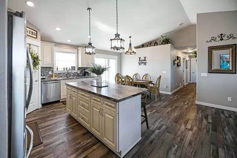 13696 Hawthorn Loop NW, Williston, ND 58801 photo 19