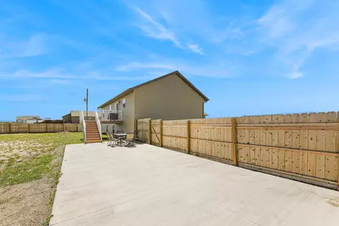 13696 Hawthorn Loop NW, Williston, ND 58801 photo 6