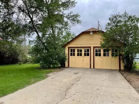 705 4th Ave E, Williston, ND 58801 photo 4
