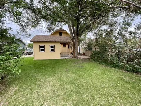 705 4th Ave E, Williston, ND 58801 photo 3