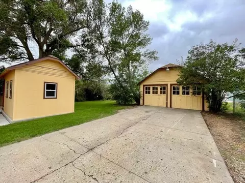 705 4th Ave E, Williston, ND 58801 photo 5