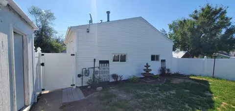 820 8th Ave W, Williston, ND 58801 photo 3