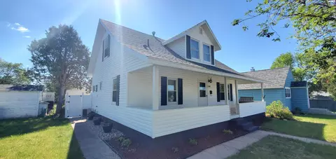 820 8th Ave W, Williston, ND 58801 photo 2