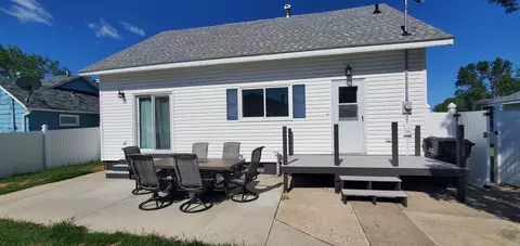820 8th Ave W, Williston, ND 58801 photo 5