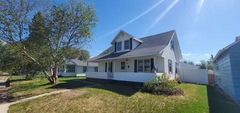 820 8th Ave W, Williston, ND 58801 photo 1