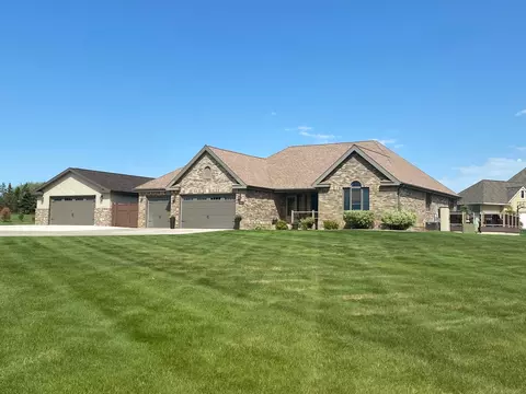 4923 Country Ln, Williston, ND 58801 photo 1
