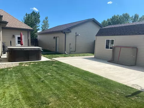 4923 Country Ln, Williston, ND 58801 photo 29