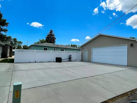 712 17th St W, Williston, ND 58801 photo 31