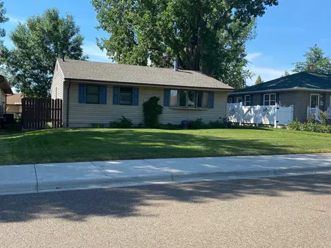 424 9th St E, Williston, ND 58801 photo 1