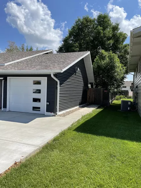 2036 9th Ave E, Williston, ND 58801 photo 3