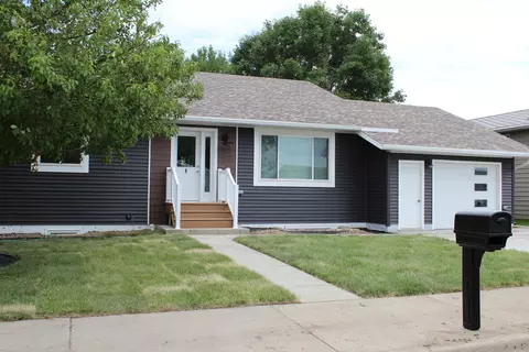 2036 9th Ave E, Williston, ND 58801 photo 2