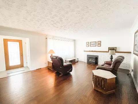 304 14th St E, Williston, ND 58801 photo 2