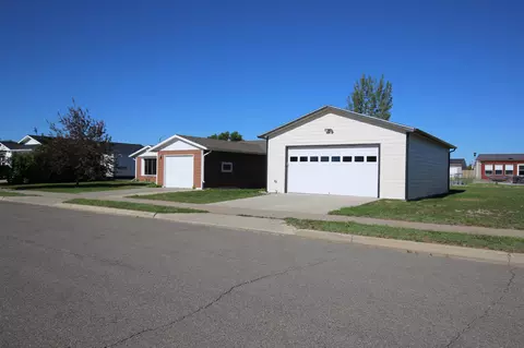 2009 20th Ave W, Williston, ND 58801 photo 1