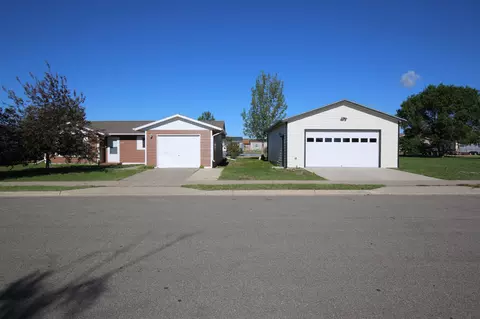 2009 20th Ave W, Williston, ND 58801 photo 2