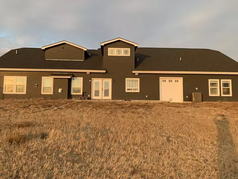 14768 Mortenson St, Williston, ND 58801 photo 2