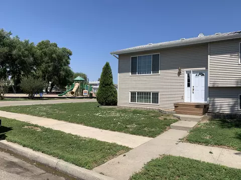 1722 28th St W, Williston, ND 58801 photo 3