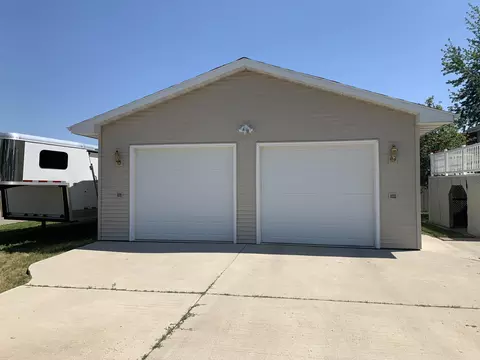 1722 28th St W, Williston, ND 58801 photo 5