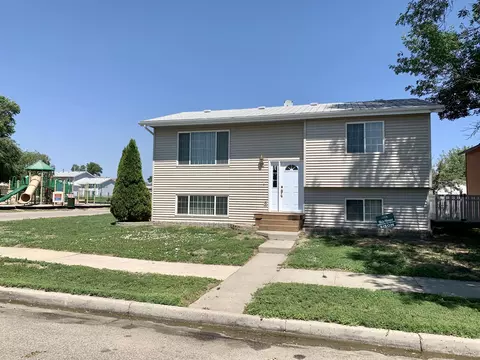 1722 28th St W, Williston, ND 58801 photo 1