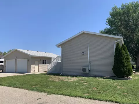 1722 28th St W, Williston, ND 58801 photo 7