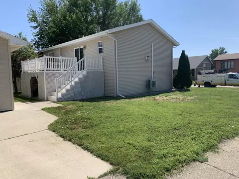 1722 28th St W, Williston, ND 58801 photo 4