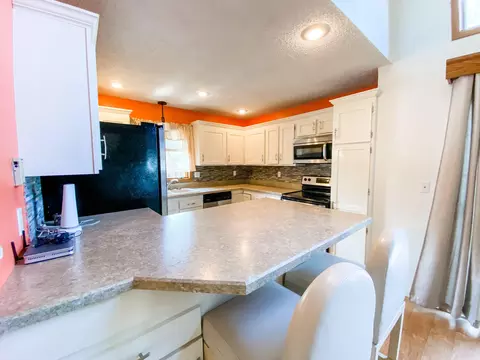 1612 Bison Dr, Williston, ND 58801 photo 4