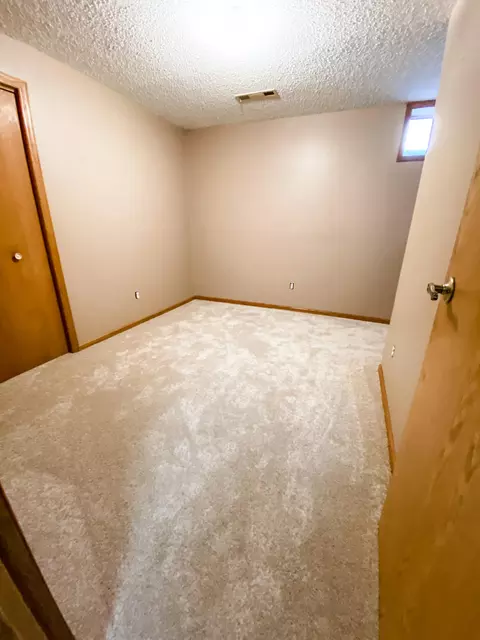 1612 Bison Dr, Williston, ND 58801 photo 24