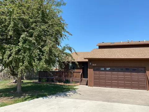1612 Bison Dr, Williston, ND 58801 photo 2