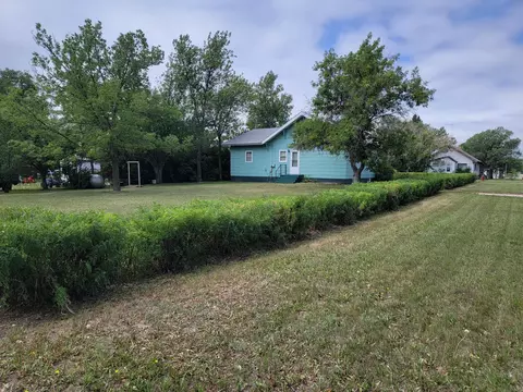 112 Hanks St, Grenora, ND 58845 photo 6