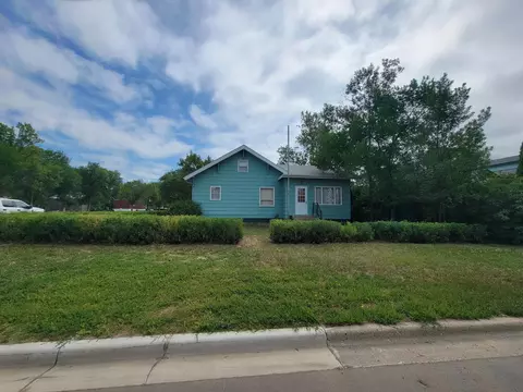 112 Hanks St, Grenora, ND 58845 photo 2