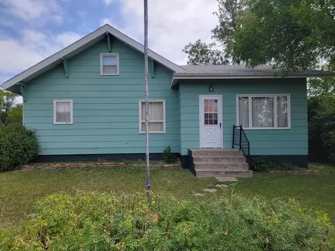 112 Hanks St, Grenora, ND 58845 photo 1