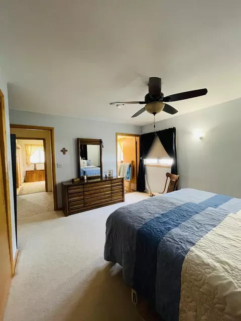 1305 E Hillcourt E, Williston, ND 58801 photo 12
