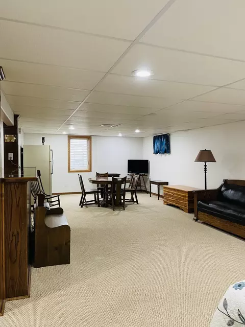 1305 E Hillcourt E, Williston, ND 58801 photo 18
