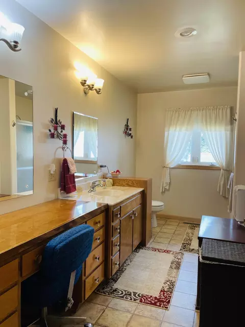 1305 E Hillcourt E, Williston, ND 58801 photo 15