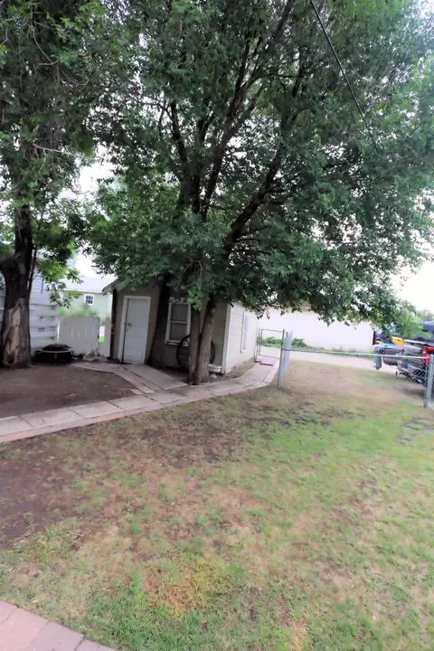 704 2nd Ave E, Williston, ND 58801 photo 6