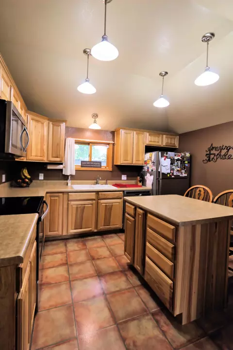 704 2nd Ave E, Williston, ND 58801 photo 11