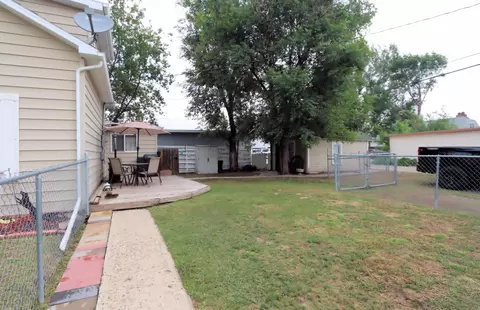 704 2nd Ave E, Williston, ND 58801 photo 5