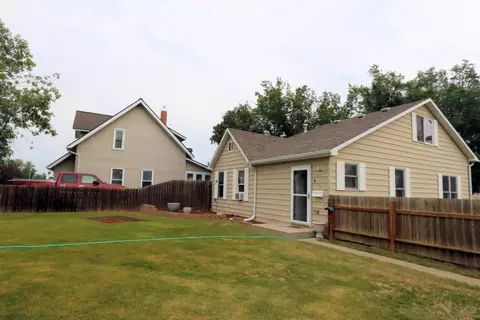 704 2nd Ave E, Williston, ND 58801 photo 3