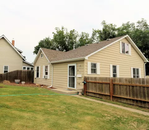 704 2nd Ave E, Williston, ND 58801 photo 1