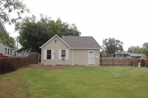 704 2nd Ave E, Williston, ND 58801 photo 2