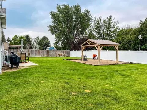 2301 12th Ave W, Williston, ND 58801 photo 5