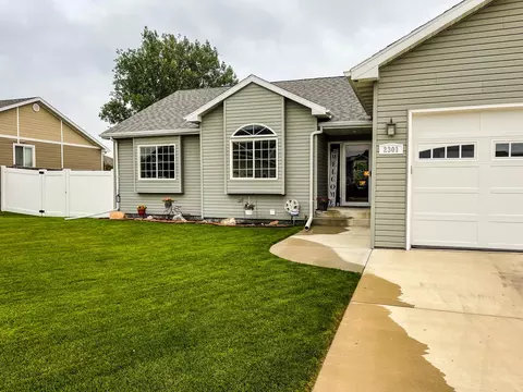 2301 12th Ave W, Williston, ND 58801 photo 3
