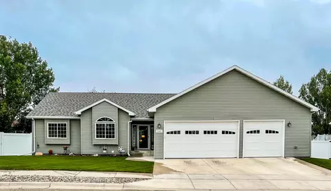 2301 12th Ave W, Williston, ND 58801 photo 1