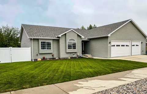 2301 12th Ave W, Williston, ND 58801 photo 2