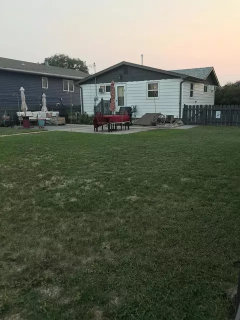 920 8th Ave W, Williston, ND 58801 photo 5