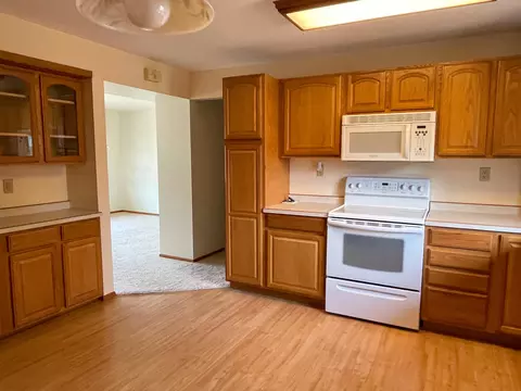 1516 2nd Ave E, Williston, ND 58801 photo 3