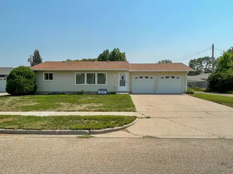 1516 2nd Ave E, Williston, ND 58801 photo 1