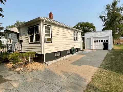 1024 4th St W, Williston, ND 58801 photo 4