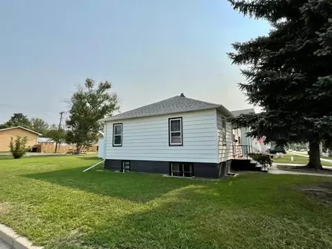 1024 4th St W, Williston, ND 58801 photo 3